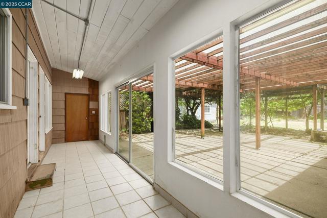 305 Overhill Rd, Orinda CA: https://media.crmls.org/mediaz/dcf72c1f-f823-4d5d-9002-9f62f2fa4b08.jpg