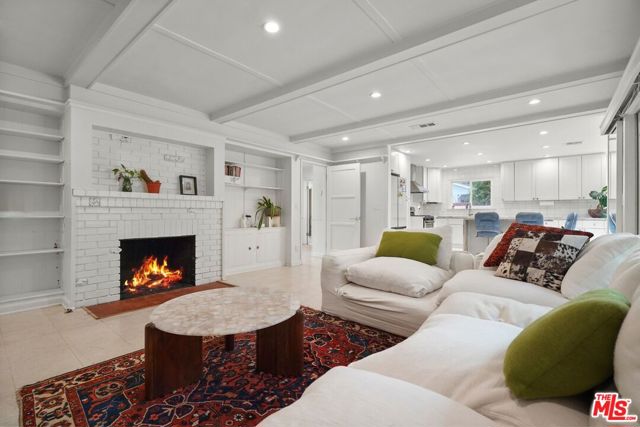 9747 Haines Canyon Avenue, Tujunga CA: https://media.crmls.org/mediaz/dcf7825a-36fc-41d1-8a2a-23637b25ae1d.jpg