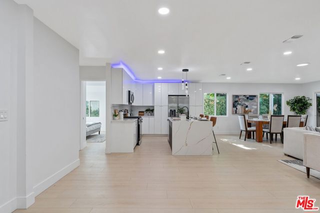 5413 Halbrent Avenue, Sherman Oaks CA: https://media.crmls.org/mediaz/dcf7c309-955a-4508-a491-2dec9d3c85bf.jpg