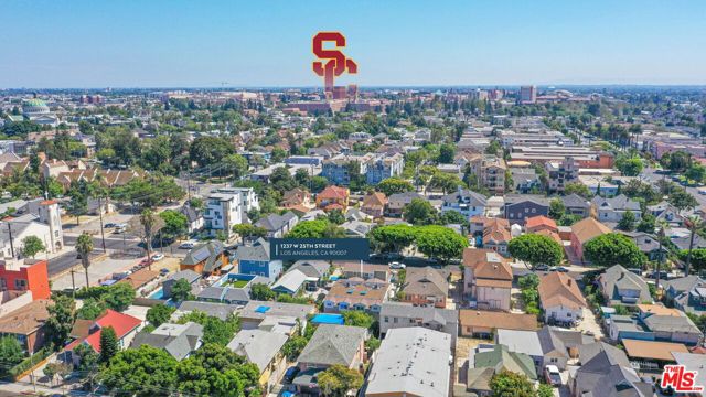 1237 W 25th Street, Los Angeles CA: https://media.crmls.org/mediaz/dcf7e133-a185-4877-bc58-3f7164aca434.jpg