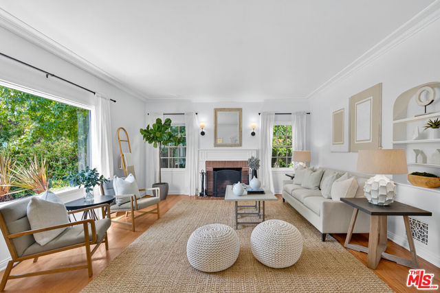 1131 Harvard Street photo 2
