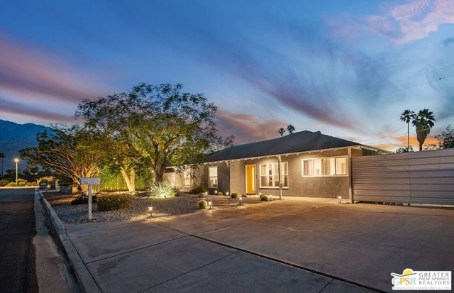3784 E Calle San Raphael, Palm Springs CA: https://media.crmls.org/mediaz/dcf83da7-892a-474b-9d58-86205a636521.jpg
