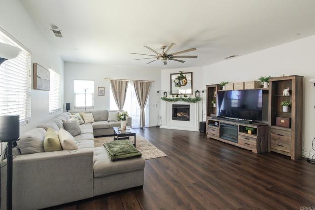 2127 Roanoke Street, San Jacinto CA: https://media.crmls.org/mediaz/dcf84e4f-eb69-49af-bee0-c72ed749036e.jpg