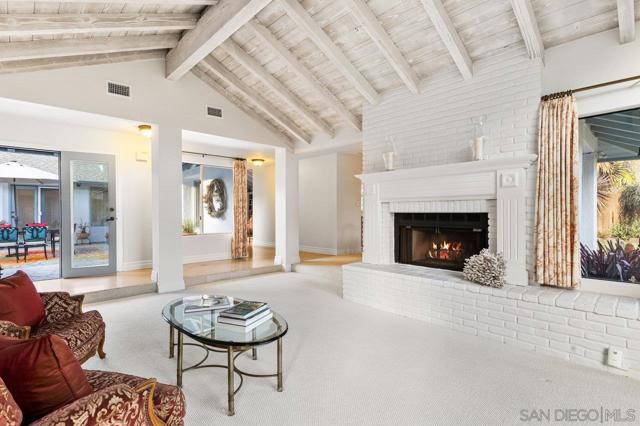 1059 Hymettus Ave, Encinitas CA: https://media.crmls.org/mediaz/dcf86a64-2053-494f-af50-27874f4725ae.jpg