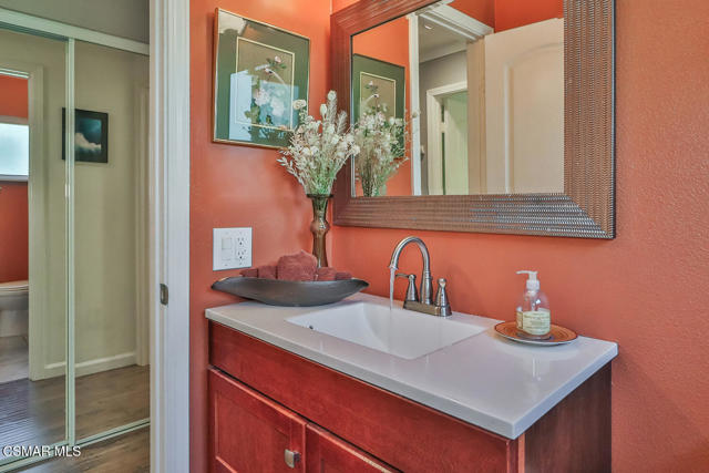 2433 Calle Narciso, Thousand Oaks CA: https://media.crmls.org/mediaz/dcf872f4-3b04-40ae-b1d3-81413ce75678.jpg