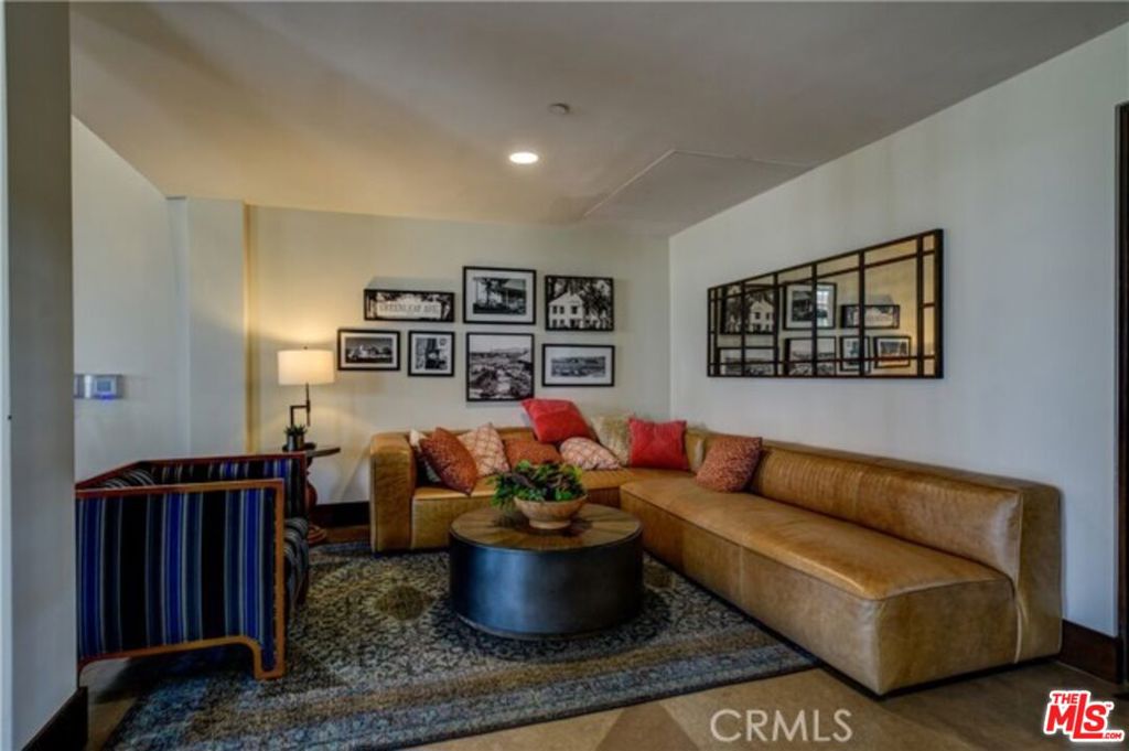 https://media.crmls.org/mediaz/dcf8a02d-25eb-48a6-8bd4-1498e2bfb736.jpg?preset=X-Large