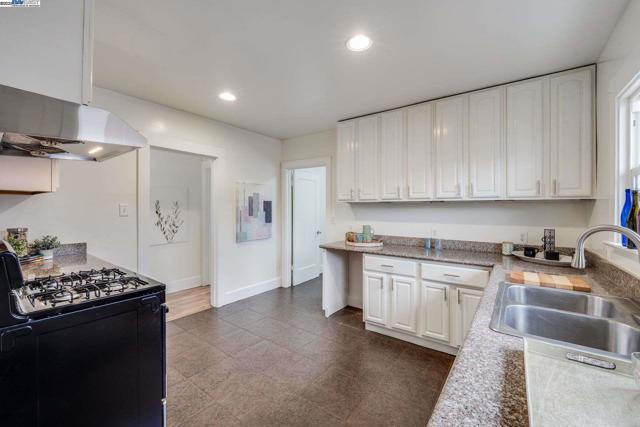 1510 Burbeck Ave, Richmond CA: https://media.crmls.org/mediaz/dcf8a6d6-9a8f-404e-8bc6-0929bb58a7ed.jpg