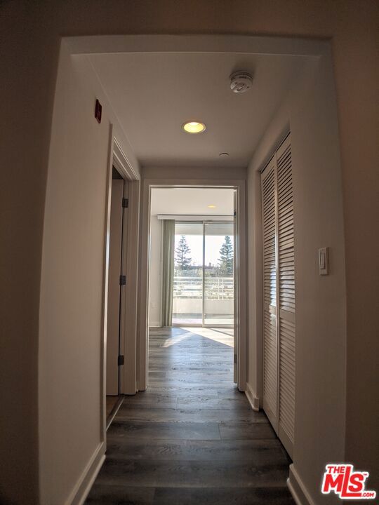 5143 White Oak Avenue, Encino CA: https://media.crmls.org/mediaz/dcf8c5b9-e7e6-4576-9a1b-a9673e9f199d.jpg