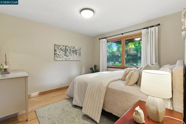 15 Ardmore Ct, Pleasant Hill CA: https://media.crmls.org/mediaz/dcf92135-47cd-43c1-b284-6f63582d7188.jpg