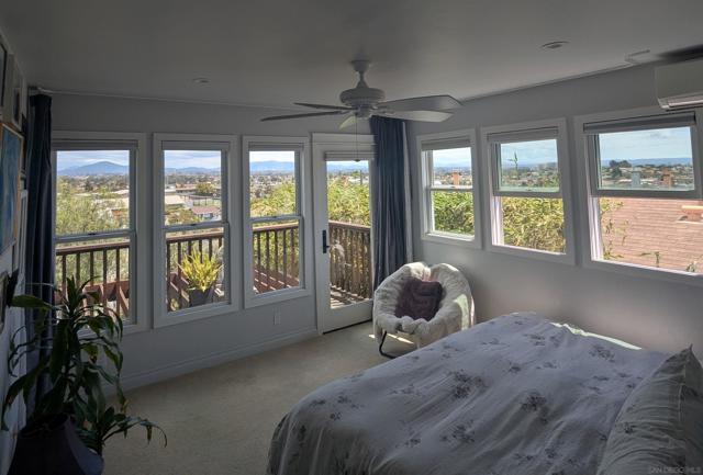 405 Langley St, San Diego CA: https://media.crmls.org/mediaz/dcf97c6f-f783-47cd-9293-11182287c648.jpg