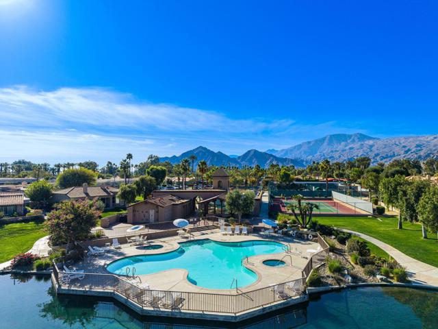 48211 Vista De Nopal, La Quinta CA: https://media.crmls.org/mediaz/dcf9a080-671c-497d-98d6-677d3a009430.jpg