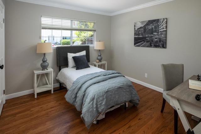 2726 Saint Giles Lane, Mountain View CA: https://media.crmls.org/mediaz/dcfa3ebc-7cb2-4c2b-9ccf-273d39bcf871.jpg