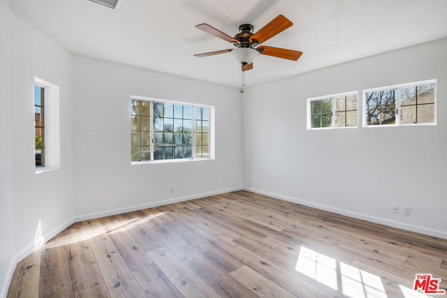 4931 Stern Avenue, Sherman Oaks CA: https://media.crmls.org/mediaz/dcfae06f-0547-4026-89f5-bf7a30c0efc2.jpg