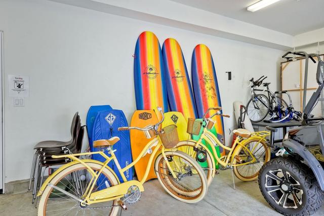 295 Chinquapin Ave, Carlsbad CA: https://media.crmls.org/mediaz/dcfb48e2-0450-4839-8ddd-dd59692f6948.jpg