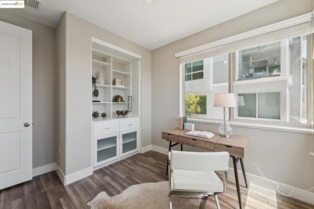 6757 Skyview Dr, Oakland CA: https://media.crmls.org/mediaz/dcfb7c95-2e5f-4e4c-9cef-440baf369257.jpg