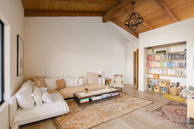 5615 Via Montellano, Bonsall CA: https://media.crmls.org/mediaz/dcfba44a-e64d-4cc7-9525-b63d9b3ffe27.jpg