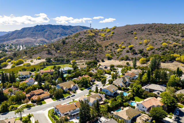29515 Weeping Willow Drive, Agoura Hills CA: https://media.crmls.org/mediaz/dcfba545-520e-40b1-bd7e-5423d71ad8b7.jpg