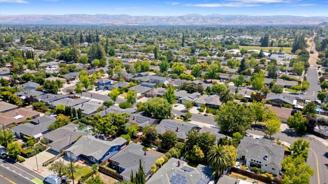 207 Thomas Drive, Los Gatos CA: https://media.crmls.org/mediaz/dcfbdd02-2034-41ca-aa74-96667d4b3f8c.jpg
