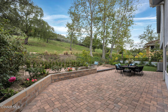 5092 Benedict Court, Oak Park CA: https://media.crmls.org/mediaz/dcfc1f9c-dafc-4480-84bc-7f1675e24d49.jpg