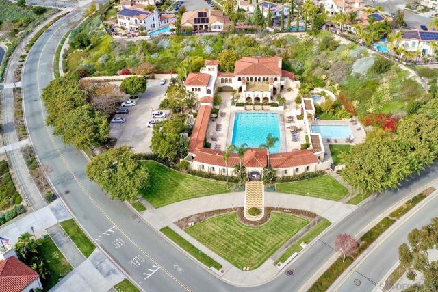 993 Hawthorne Creek Dr, Chula Vista CA: https://media.crmls.org/mediaz/dcfc4754-114f-4d03-9c4d-7a77cd2d8ffa.jpg