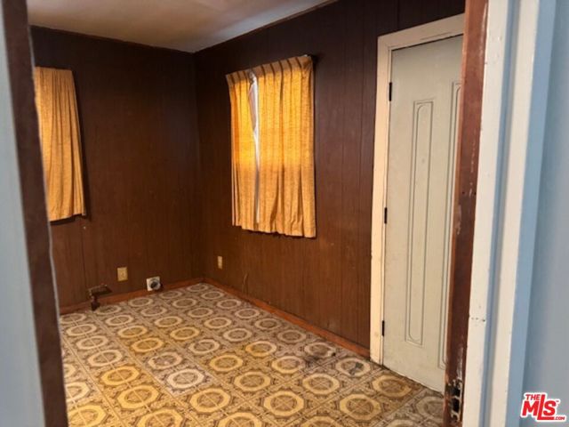 Den/3rd BR access to Yard