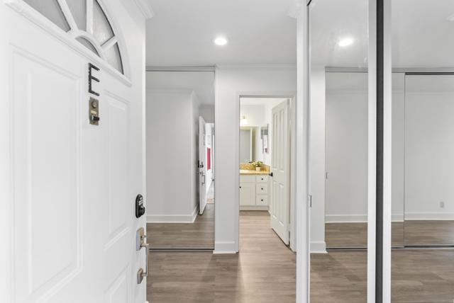 Image 14 of 40 For 8503 Villa La Jolla Dr E