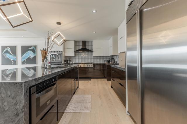 5 Sky Terrace, Danville CA: https://media.crmls.org/mediaz/dcfccd12-94b5-49ec-952e-f9b568876823.jpg