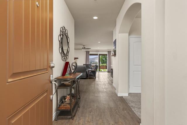 10252 Casa Ct, Santee CA: https://media.crmls.org/mediaz/dcfd02c4-459f-418a-8eec-4e5d1aec6ea0.jpg