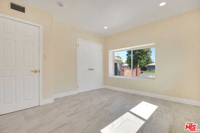 18800 Cohasset Street, Reseda CA: https://media.crmls.org/mediaz/dcfd5831-7349-46c5-974a-9304651f3fff.jpg