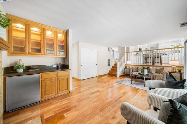 868 Madeira Dr, Pleasanton CA: https://media.crmls.org/mediaz/dcfd6f4f-3e5e-4294-a9eb-99d5561d61b6.jpg
