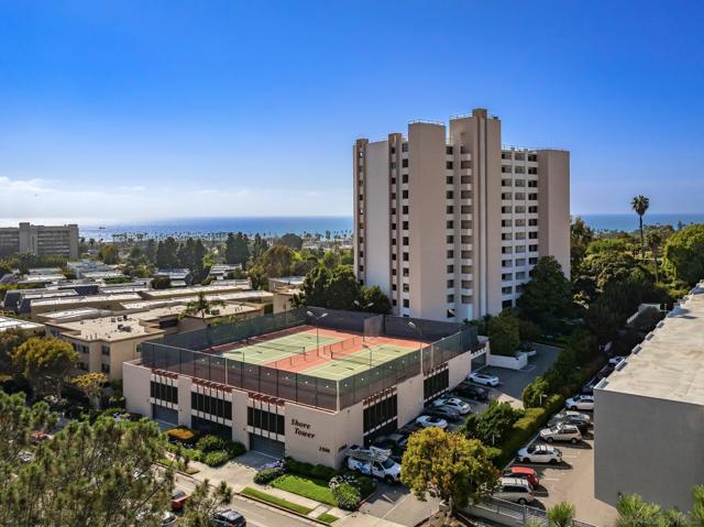 2500 Torrey Pines Rd, La Jolla CA: https://media.crmls.org/mediaz/dcfd8326-7dba-4b34-85da-637e659fcb49.jpg