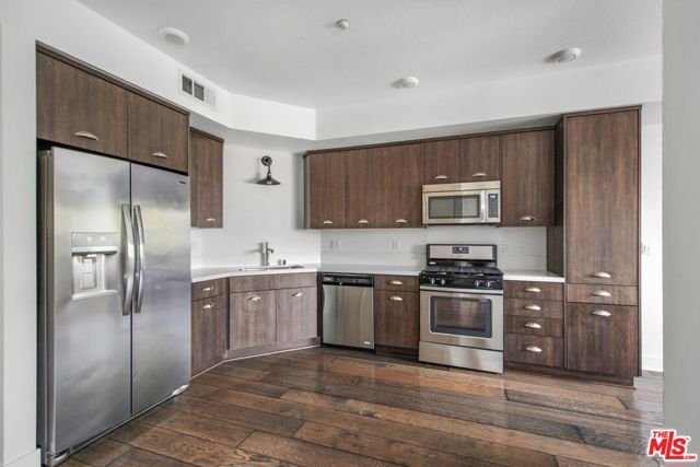 2974 Ripple Place, Los Angeles CA: https://media.crmls.org/mediaz/dcfef8ec-d988-4ab7-a021-937d7dc75b64.jpg
