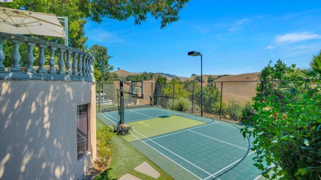 4478 Deer Ridge Road, Danville CA: https://media.crmls.org/mediaz/dcff4f19-52a1-486d-8fcd-5c2b110a8fe5.jpg