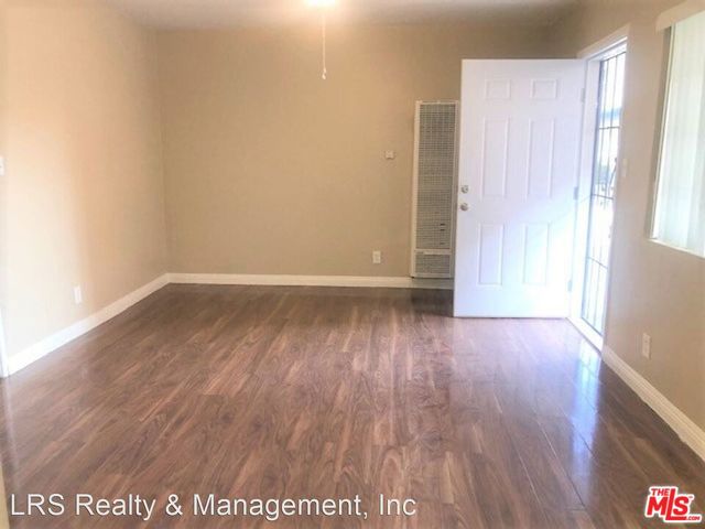 18321 MALDEN Street, Northridge CA: https://media.crmls.org/mediaz/dcff8847-3265-4038-b732-6a895b5d3635.jpg