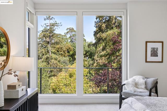 7 Requa Place, Piedmont CA: https://media.crmls.org/mediaz/dcff981e-15e0-41d2-80f9-c260ac5026ce.jpg