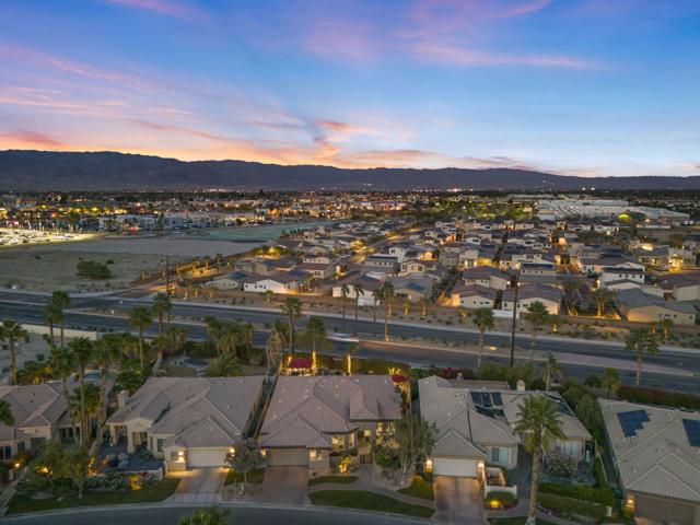 47410 Via Florence, La Quinta CA: https://media.crmls.org/mediaz/dd0084ce-c475-4177-b677-3cadc4a098cd.jpg