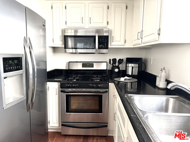 Drew Fenton | 11907 Darlington Avenue Los Angeles CA | MLS: 7264256