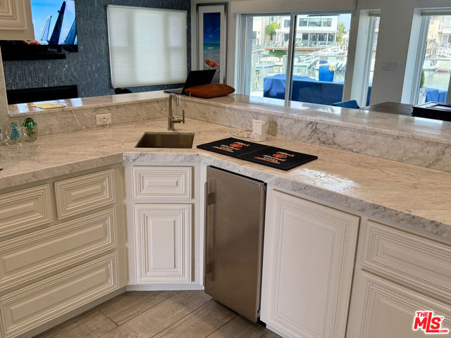 2031 Peninsula Road, Oxnard CA: https://media.crmls.org/mediaz/dd0138ed-6e46-4ab1-a1df-f284abd376a8.jpg