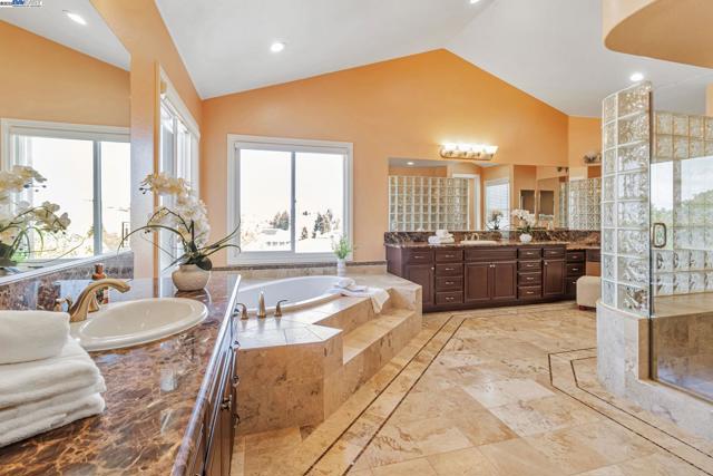 548 Wycombe Ct, San Ramon CA: https://media.crmls.org/mediaz/dd018a70-8a3e-48fb-879a-3698dd3bd741.jpg