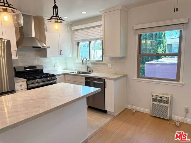 4125 West Toluca Lake Avenue photo 18