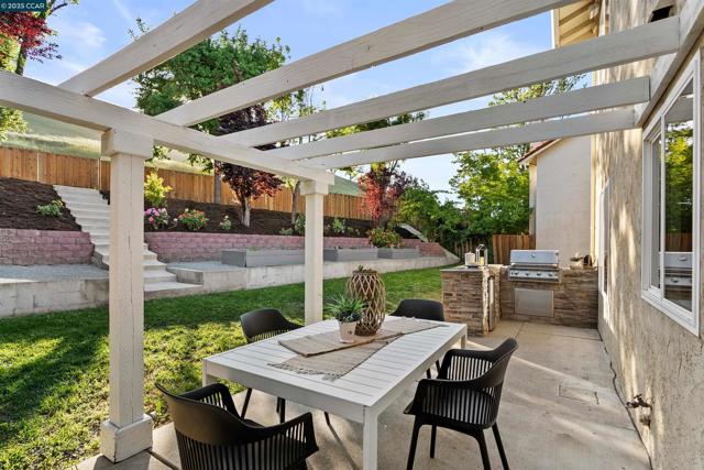 2916 Sombrero Circle, San Ramon CA: https://media.crmls.org/mediaz/dd01f385-b5fe-4e7c-bdf6-015b98d6a64d.jpg