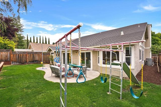 326 Fontaine Dr, Danville CA: https://media.crmls.org/mediaz/dd0200bd-8d72-4b3d-8f66-1aa2749fed89.jpg