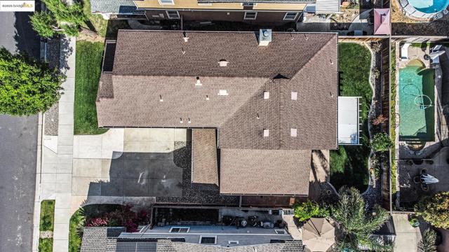 1008 Finn Way, Brentwood CA: https://media.crmls.org/mediaz/dd021c5c-b6a1-4411-98cb-51e5e22fb00b.jpg