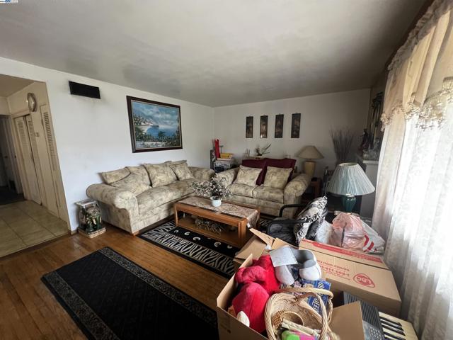Image 3 of 21 For 25936 Peterman Ave