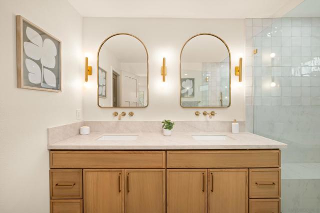 3985 Syme Dr, Carlsbad CA: https://media.crmls.org/mediaz/dd02cc15-730f-41cb-8448-89268423a04d.jpg