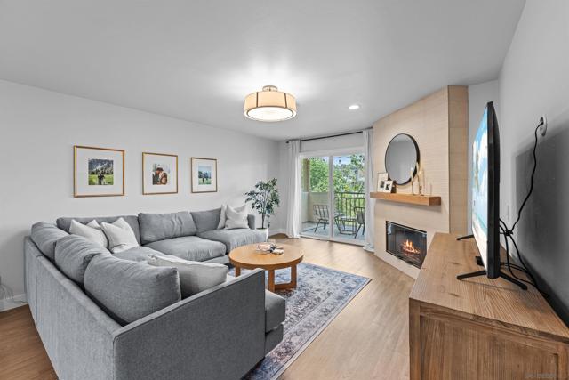 510 Camino De La Reina, San Diego CA: https://media.crmls.org/mediaz/dd039d90-4a5f-4f42-b21f-731df48ac8d7.jpg