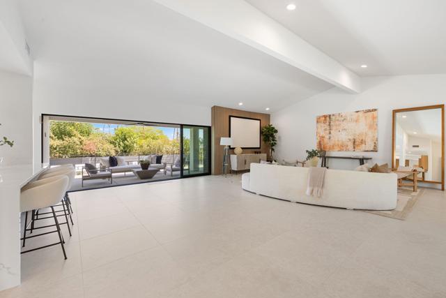 46380 Desert Lily Drive, Palm Desert CA: https://media.crmls.org/mediaz/dd03b062-4116-4400-96ea-cebe1e9d71d1.jpg