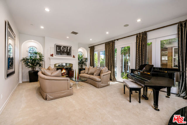 26722 Provence Drive, Calabasas CA: https://media.crmls.org/mediaz/dd03ba96-d573-4a8b-b301-1313b80ee201.jpg