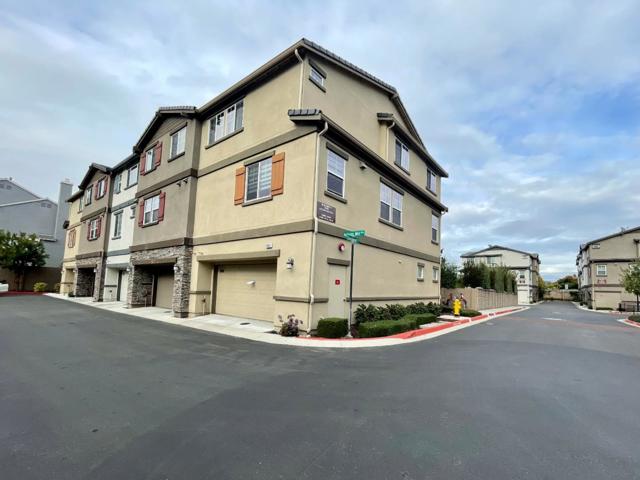 24500 Autumn Mist Way, Hayward CA: https://media.crmls.org/mediaz/dd0448fa-00a7-4cd7-9a87-af7bc8459129.jpg