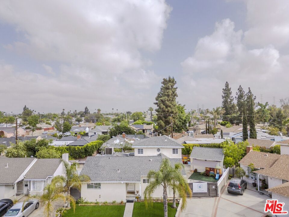 https://media.crmls.org/mediaz/dd04ada0-cad3-47e1-afb7-73ea41363dc7.jpg?preset=X-Large